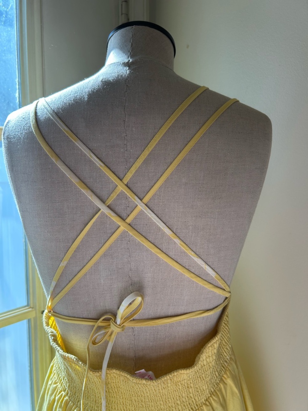 Betsey Johnson vintage Yellow and White hibiscus  Floral Halter Maxi Dress. 6 - Picture 4 of 9